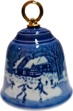 2010 Bing & Grøndahl Christmas Bell - Campanella di Natale - Ice dancing on the Lake
