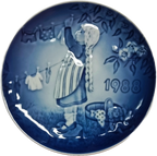 BG-CHI-1988-piatto-bing-grondahl-childrens-day-plate-washing-day-front