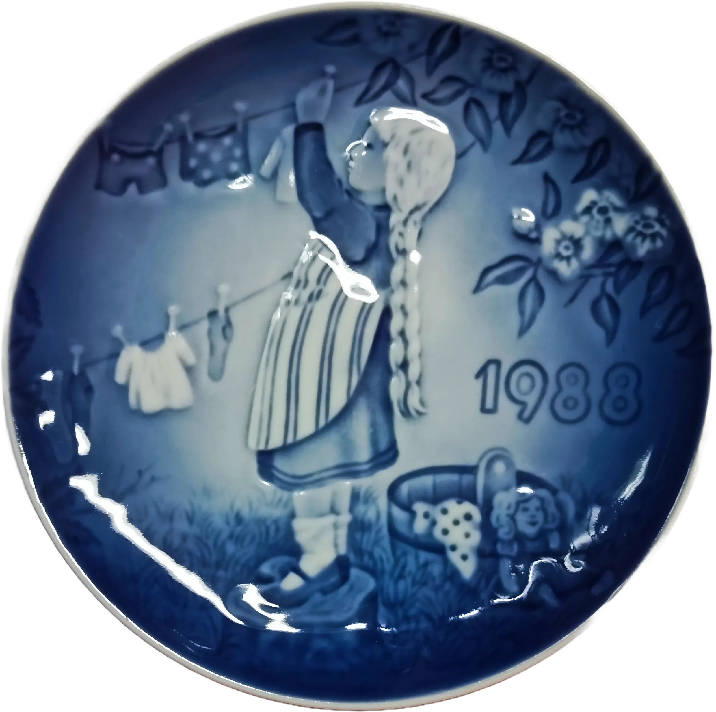 BG-CHI-1988-piatto-bing-grondahl-childrens-day-plate-washing-day-front