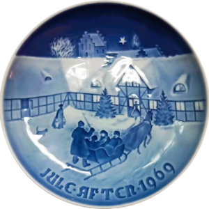 Piatto di Natale 1969 Bing & Grøndahl - 18 cm - L'arrivo degli ospiti di Natale - Henry Thelander - Bianco; Blu