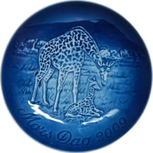 Piatto della Mamma 2009 Bing & Grøndahl - 15 cm - Giraffa con Piccolo - Finn Clausen - Blu; Bianco
