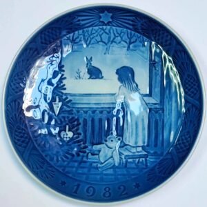 Piatto di Natale 1982 Royal Copenhagen - 18 cm - Aspettando il Natale - Kaj Lange - Blu; Bianco