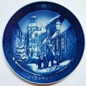 Piatto di Natale 1996 Royal Copenhagen - 18 cm - Accendere i lampioni - Sven Vestergaard - Blu; Bianco