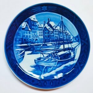 Piatto di Natale 2007 Royal Copenhagen - 18 cm - Natale a Nyhavn - Sven Vestergaard - Blu; Bianco