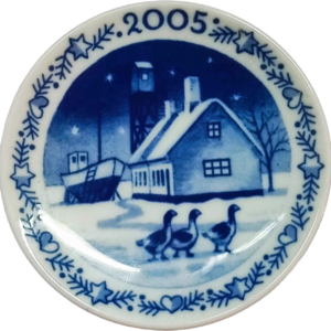 Placchetta di Natale 2005 Royal Copenhagen - 8 cm - Villaggio di pescatori di Dragør - Sven Vestergaard - Blu; Bianco