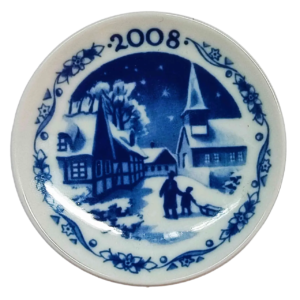 Placchetta di Natale 2008 Royal Copenhagen - 8 cm - Reersø – I gatti senza coda - Sven Vestergaard - Blu; Bianco