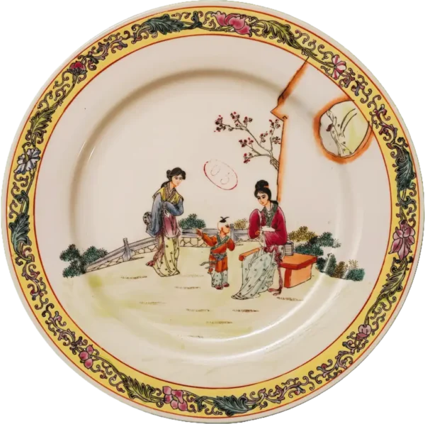 Piatto cinese in porcellana Jingdezhen Famille Rose con figure tradizionali