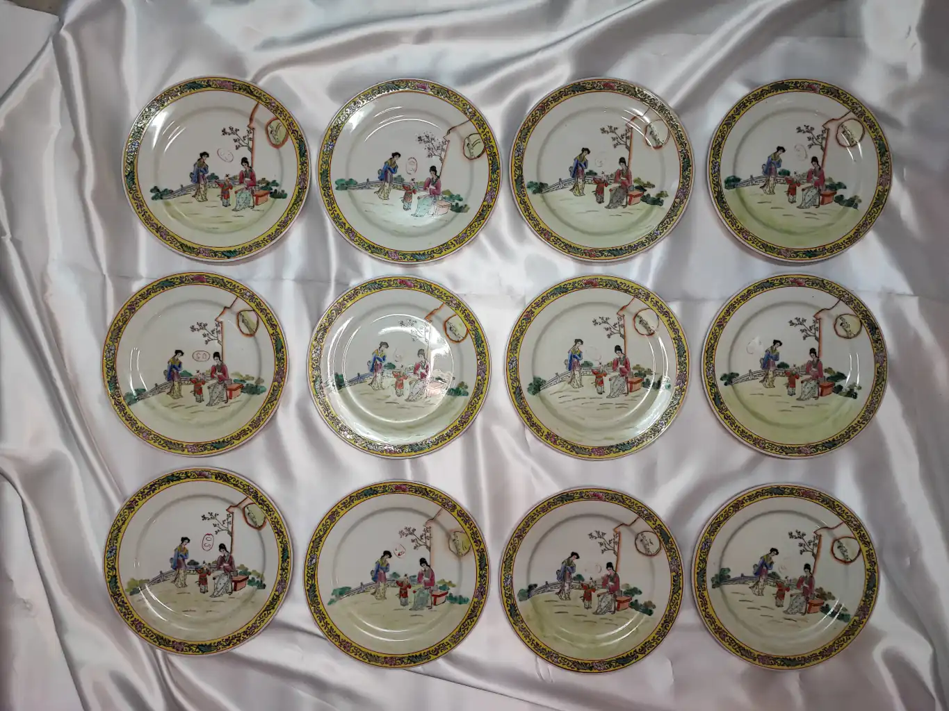 Piatto Decorativo in Porcellana Cinese Jingdezhen (Famille Rose) diametro 25 cm - immagine 3