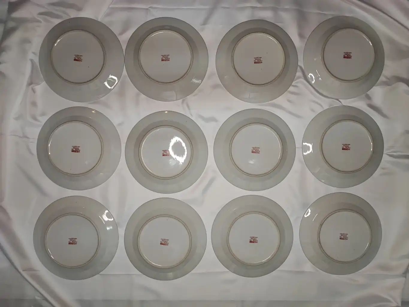 Piatto Cinese in Porcellana Jingdezhen. 5 Draghi Dipinti a Mano (25 cm). - immagine 4